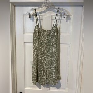 HOLLISTER  Juniors size XS
Olive Green Patterned Button-Down Dress